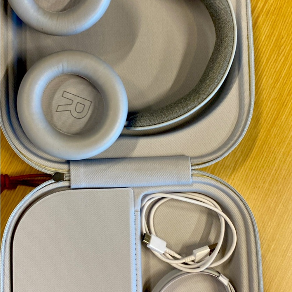 BANG & OLUFSEN WIRELESS CISCO HEADPHONE. Great for music